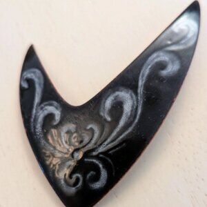 Vintage Art Deco Brooch: Black Enamel Pin with Scrollwork